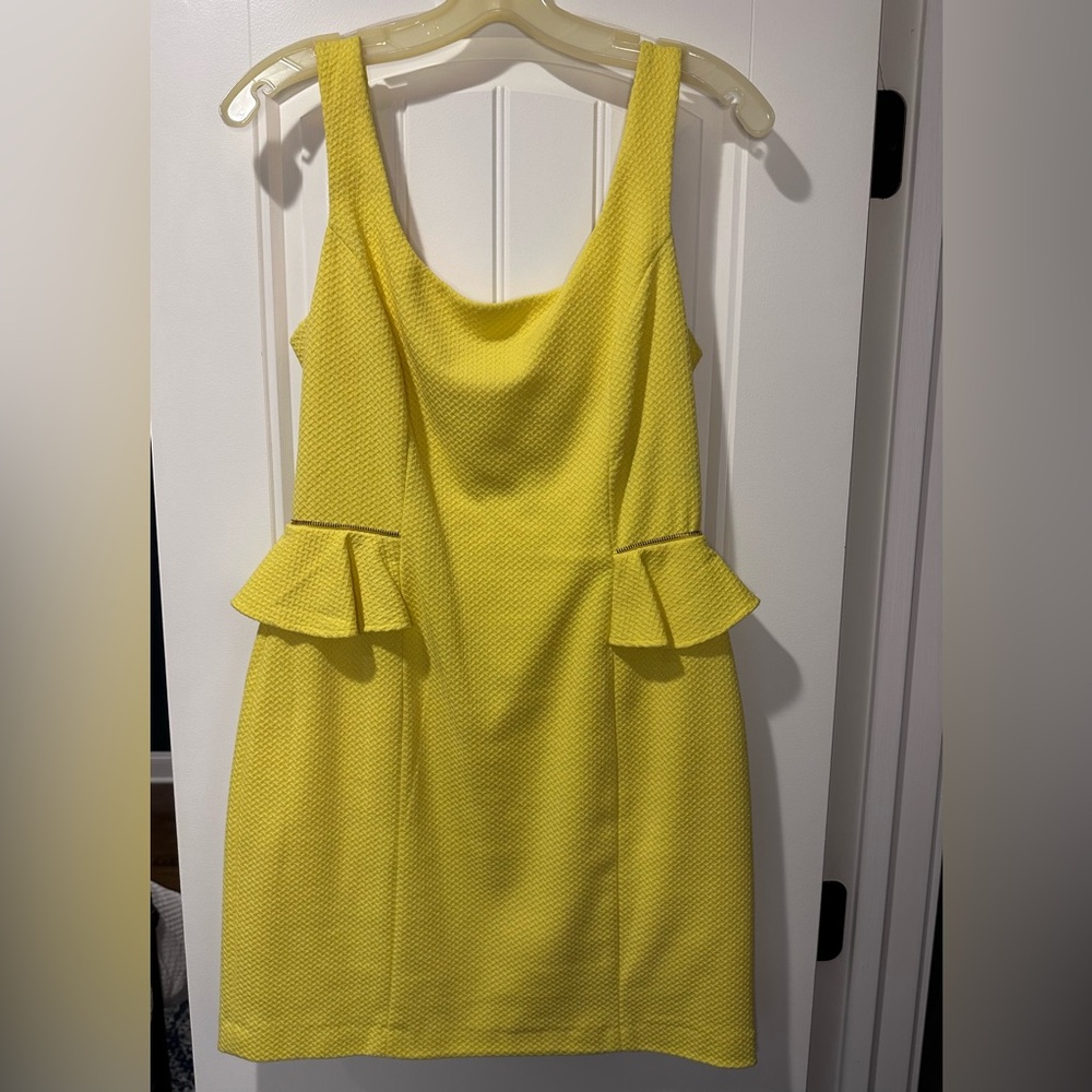 Betsy Johnson mini yellow dress size 6- like new!